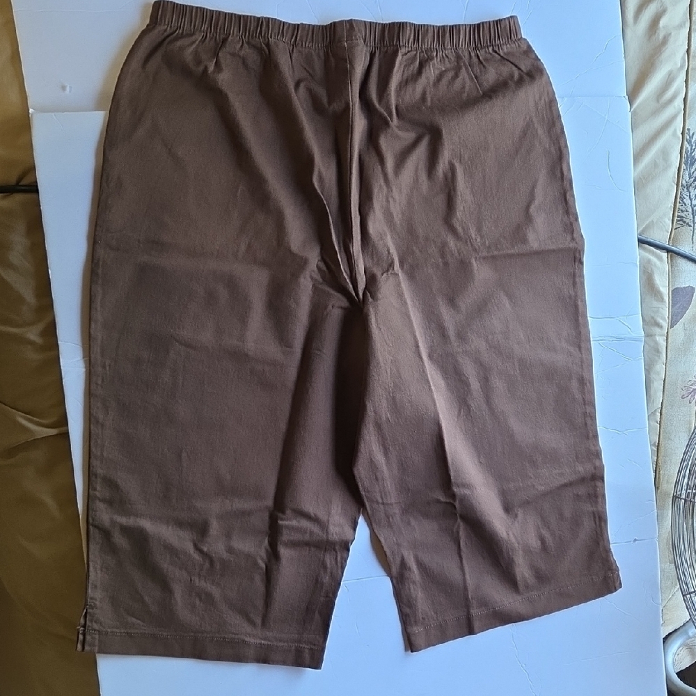 2 Quacker Factory Women's Brown and Cream Cropped Pants - Picture 5 of 11